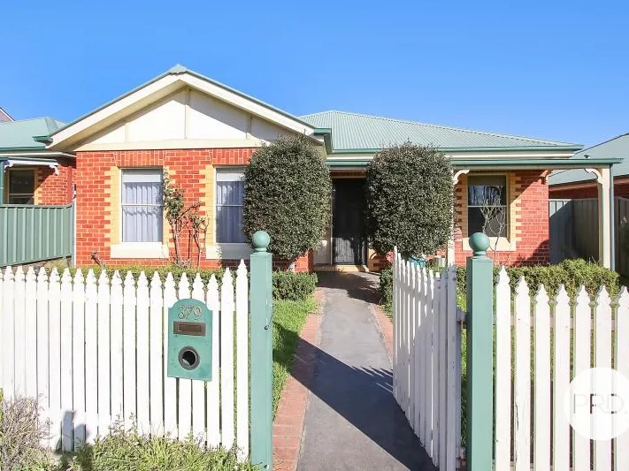 AMAZING LOCATION, STUNNING TOWNHOUSE!