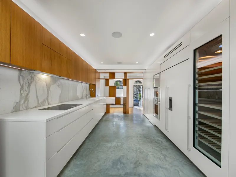 Architecturally designed sanctuary in prime city fringe location