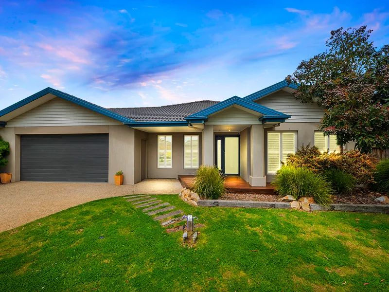 **GRAND OPENING THIS WEEK** FABULOUS FAMILY FIND WITH MULTIPLE LIVING ZONES & SPACIOUS ENTERTAINING OPTIONS!