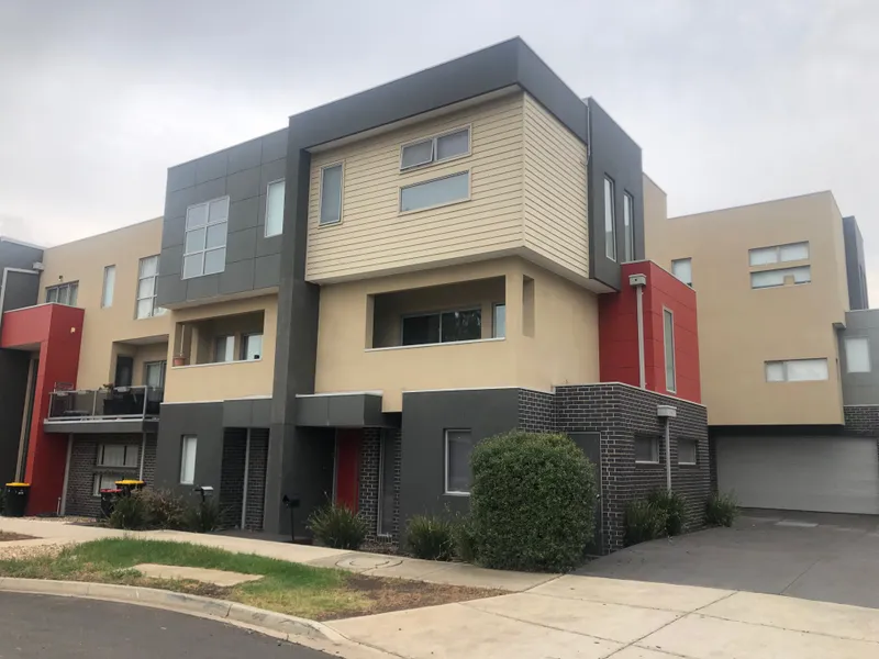 Townhouse living in Caroline Springs 