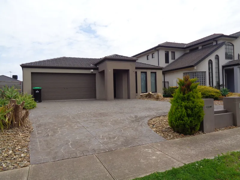 CENTRAL LOCATION FOR EASY LIVING