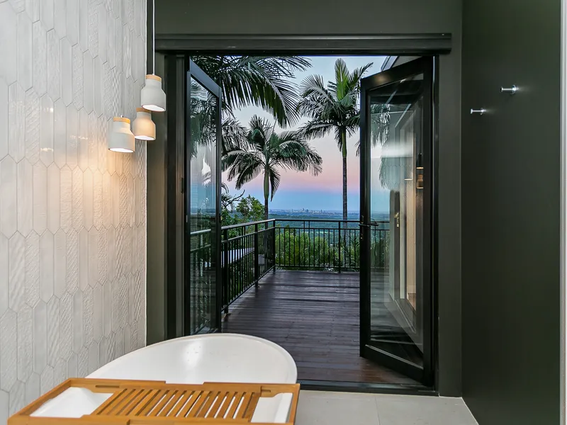 PARADISE FOUND - UNINTERRUPTED PACIFIC OCEAN AND CITY VIEWS