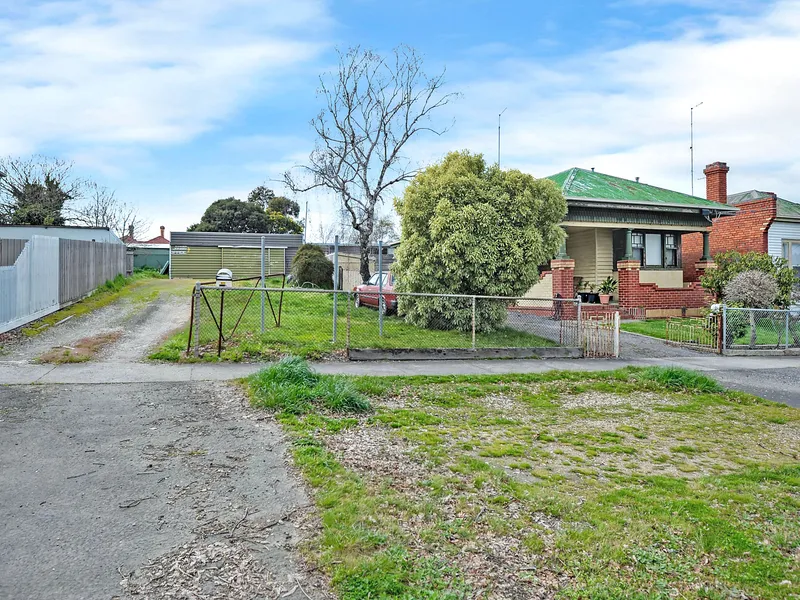 DEVELOPMENT OPPORTUNITY SO CLOSE TO CBD WITH HOUSE