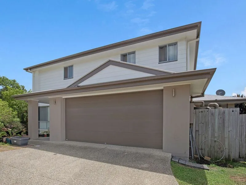 LARGE FAMILY HOME - NO BODY CORP!