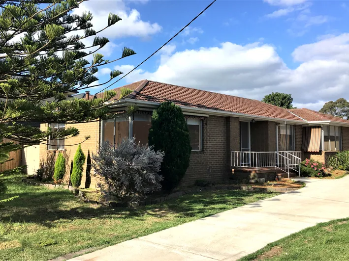 COMFORTABLE, RENOVATED AND GENEROUS FAMILY HOME