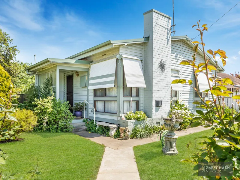 CHARMING WEATHERBOARD