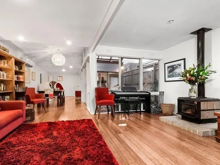 Contact Lisa Gorey to register your details for an inspection lgorey@hodges.com.au or 0422 288 257