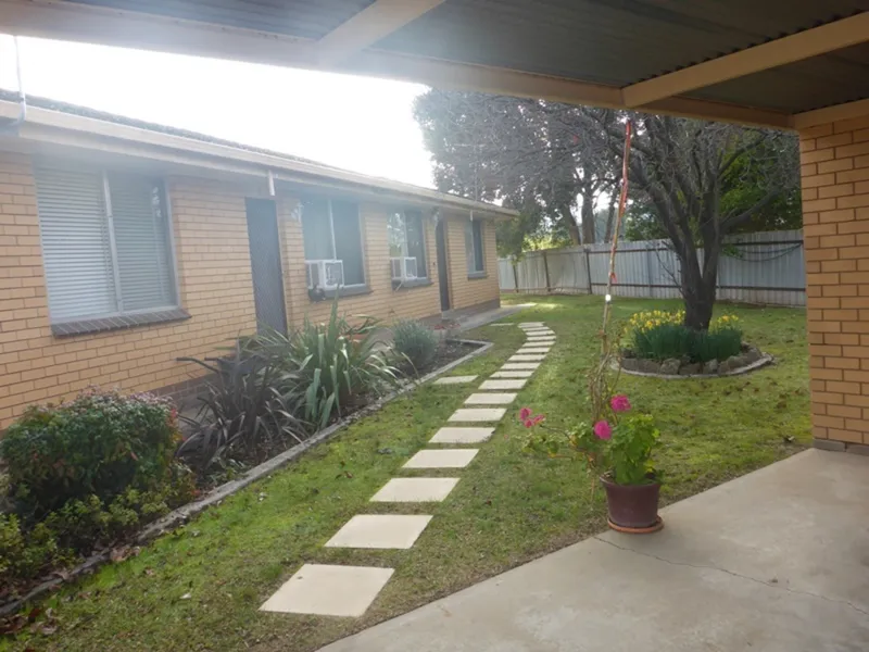 Quiet Court Location Neat Two Bedroom Unit!