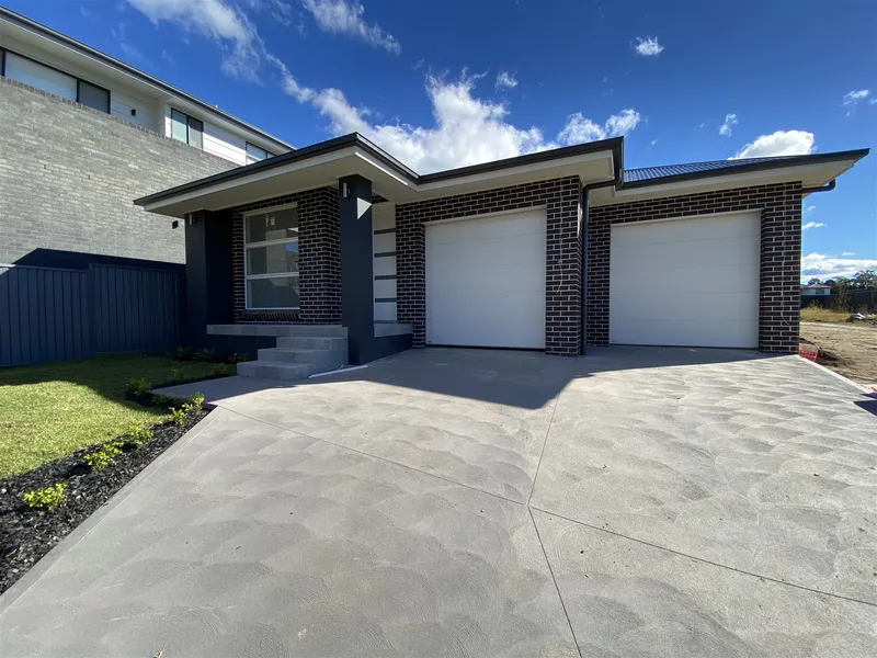 LIKE NEW LUXURY GRANNY FLAT!