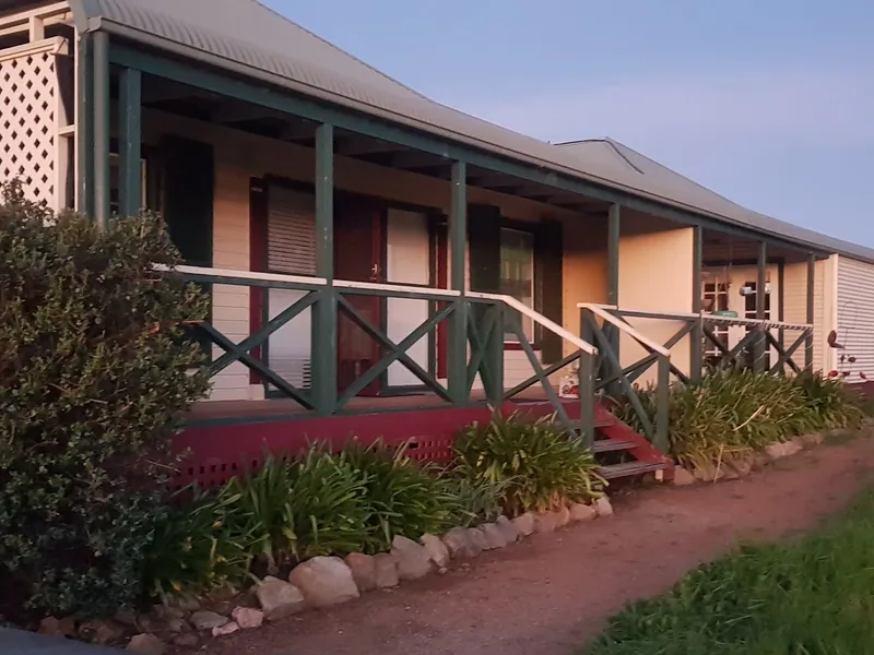 Short term lease, Furnished cottage only 20 min from Canberra CBD, perfect place for horse lovers