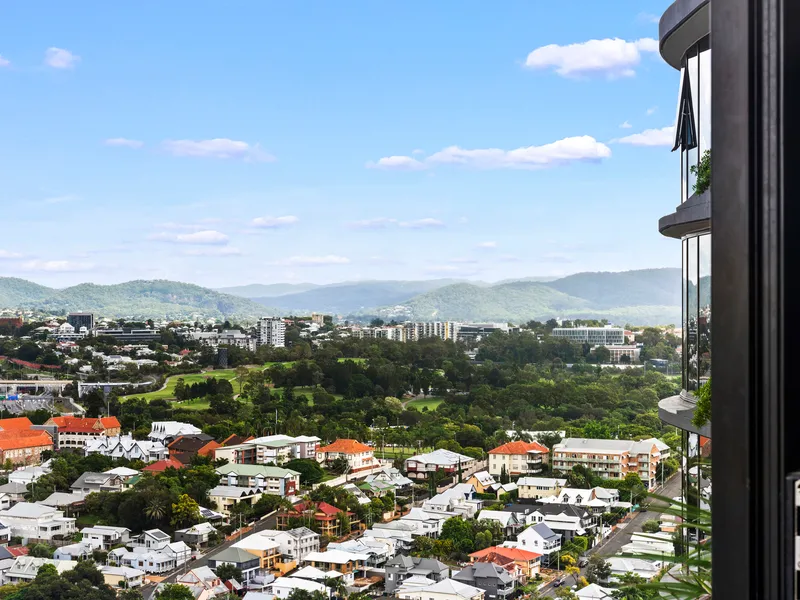 Chic city living with resort-style amenities - 1 Bedroom + Study