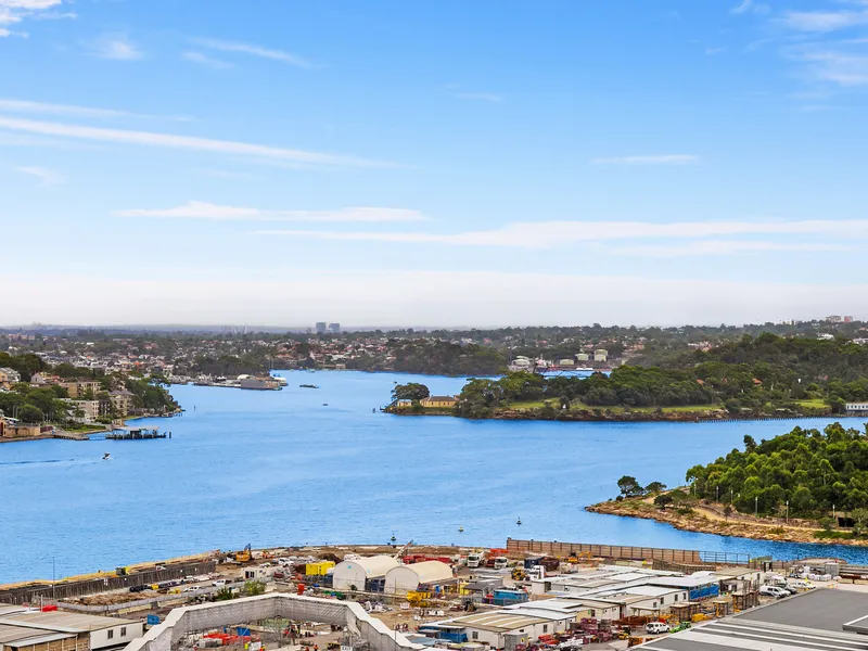 High floor apartment overlooking Barangaroo