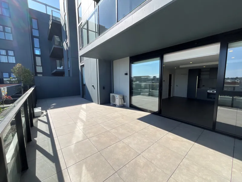 Brand new low maintenance gem with convenience at every turn!