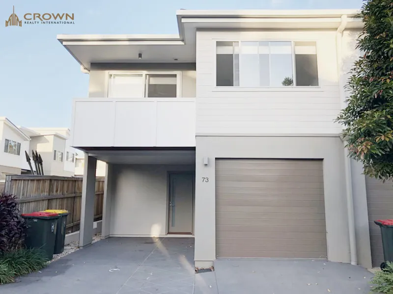 Lovely 4 Bed Townhouse **LEASE BREAK**