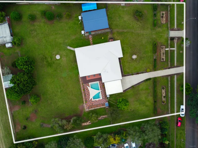 Eye-catching Acreage With Picturesque Mountain Views