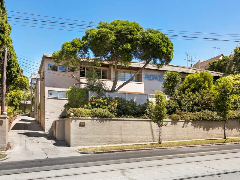Sun-drenched two bedroom apartment!