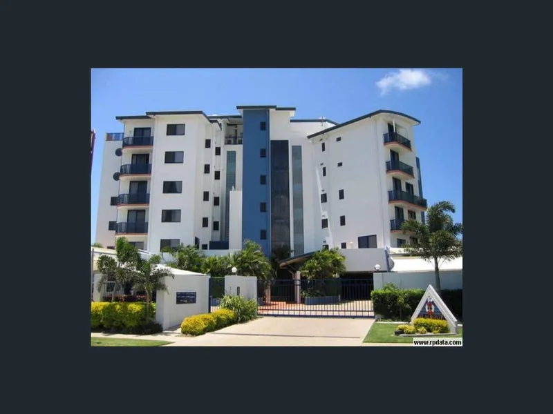 PRIVATE LUXURY LIVING - Uninterrupted Stunning Views Of The Promenade, Pool And The Harbour - FULLY FURNISHED