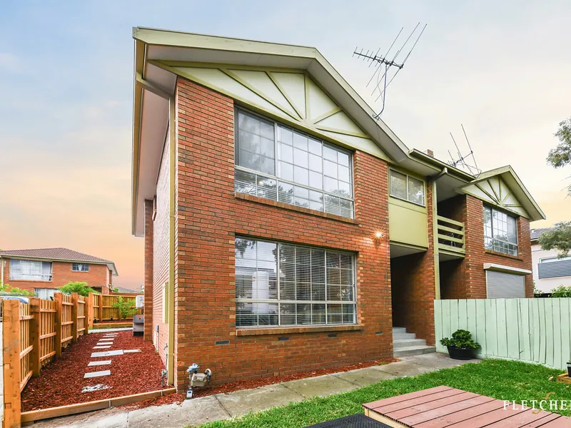 PERFECTLY RENOVATED TOWNHOUSE IN EXCELLENT POSITION