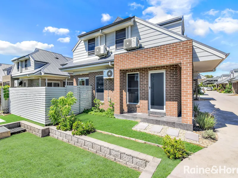 3 Bed Townhouse Great Location Close to Train Station