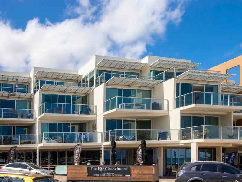 Hi, Im a Beach Front Penthouse