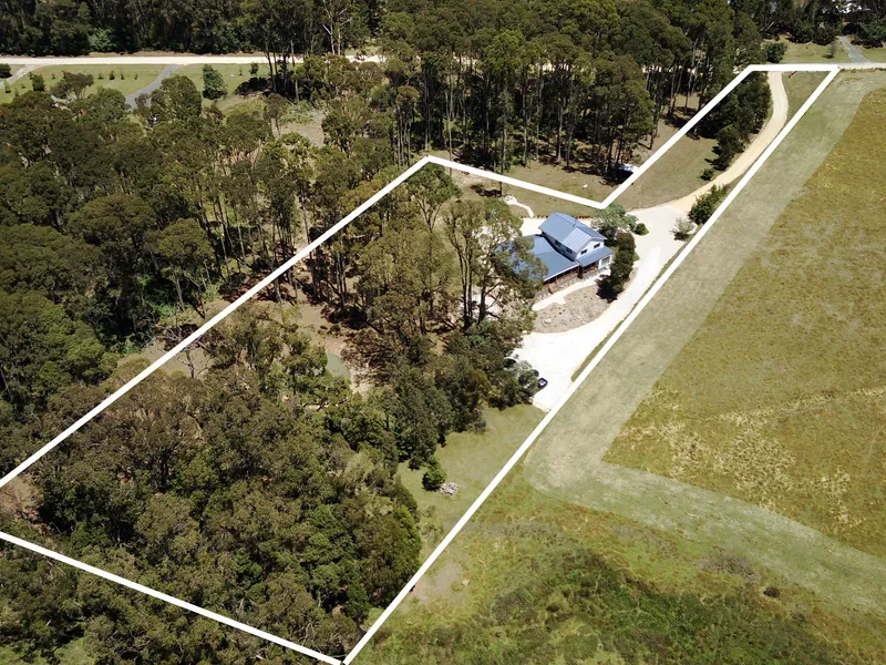 Lifestyle Property with fantastic views and walking distance                        to the beautiful township of Trentham. Price Reviewed.