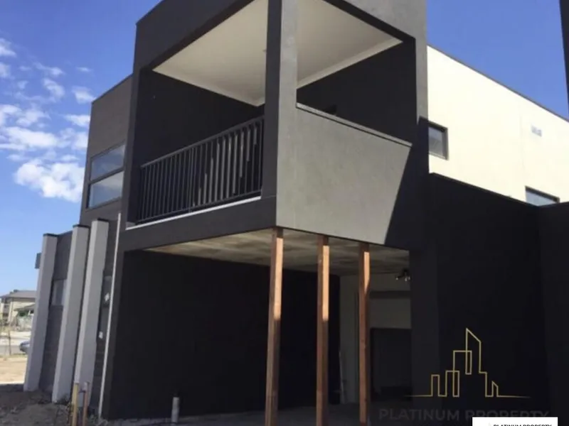 Contemporary FOUR Bedroom Townhouse in a GREAT Location! Located of Captain Street, Officer VIC 3809!