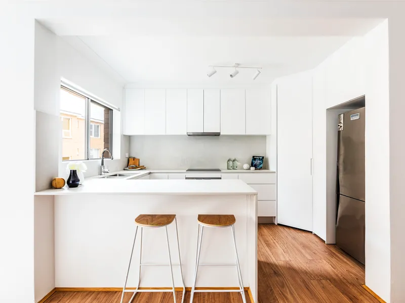 Renovated 3-bed pad in waterfront block