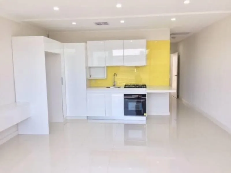 1 bedroom apartment in Sydenham, modern finishes, close to train station