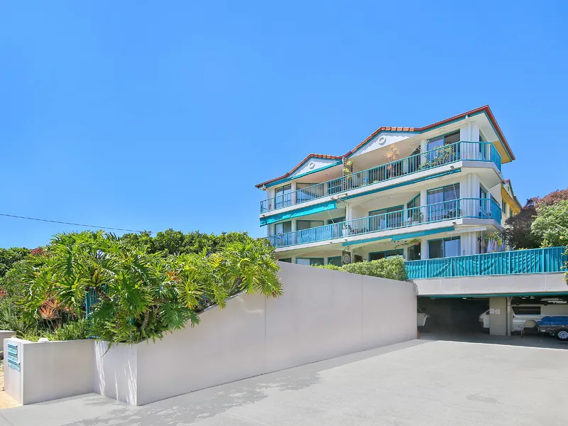 Sun-Drenched Unit With Spectacular Views!