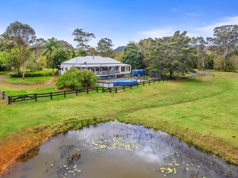 Stunning Hinterland Acreage - Usable 78+ Acres!