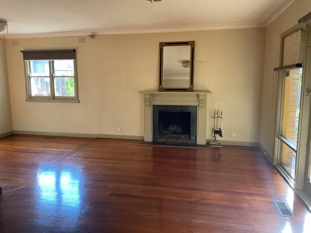 LARGE FAMILY HOME WITH PLENTY OF ROOM FOR THE KIDS 