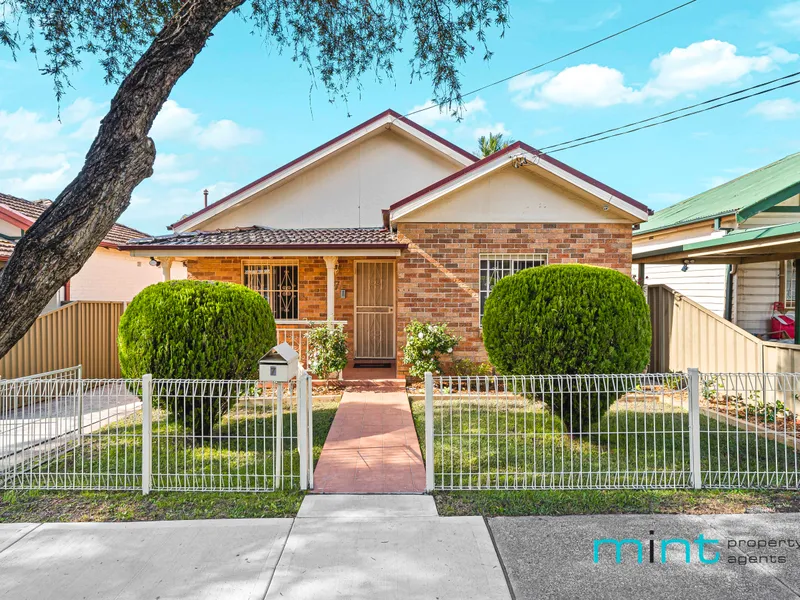 PEACEFUL TREELINED CUL DE SAC!!