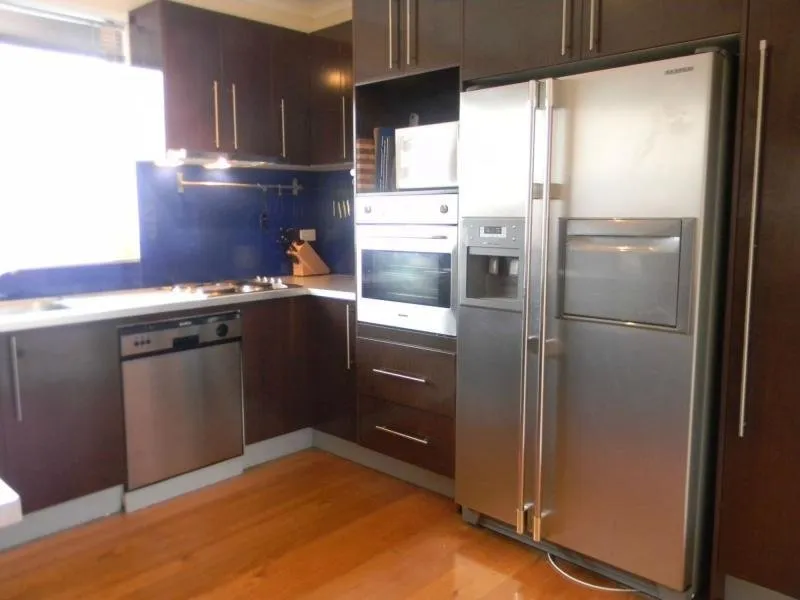 PERFECT LOW MAINTENANCE APARTMENT CLOSE TO EVERYTHING!