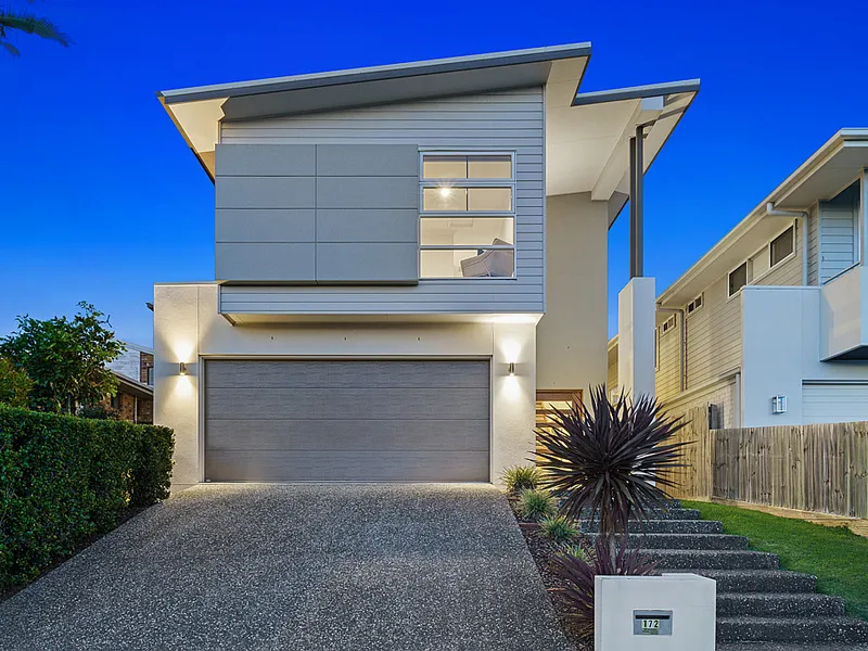 Family Sanctuary with Exquisite Bay and Island Views