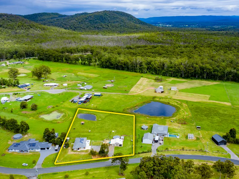 COUNTRY LIVING