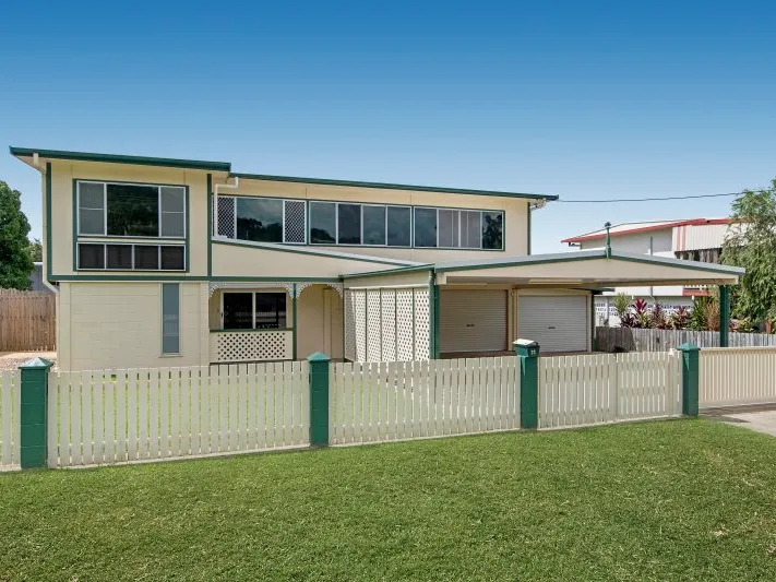 A Beautiful House with internal stairs, Granny Flat, Heated Pool and Electric Gate.
