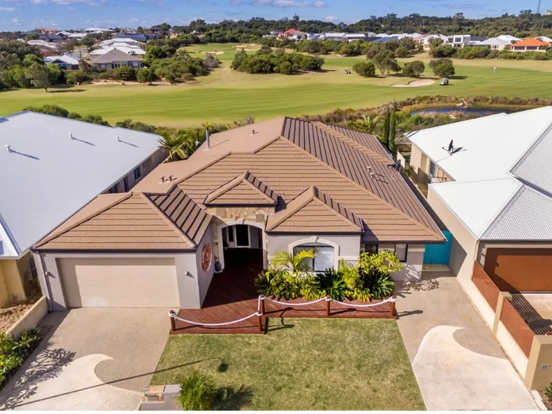 FANTASTIC LOCATION OVERLOOKING GOLF COURSE!!