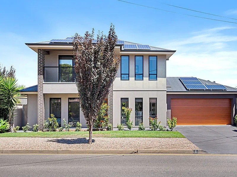 Glamorous Living in Desirable Port Noarlunga