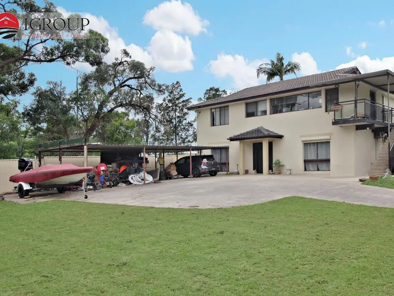 Glorious Waterfront Family Home – Near NEW MARINA