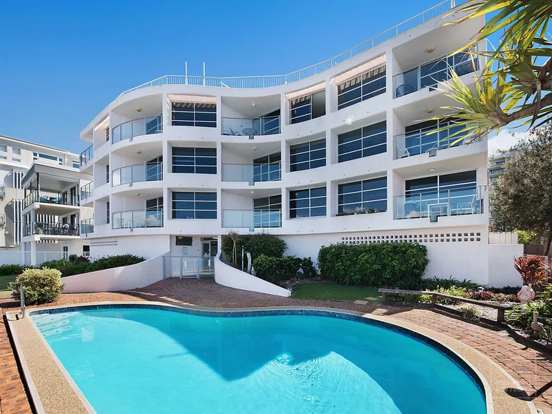 ABSOLUTE WATERFRONT - SPECTACULAR VIEWS