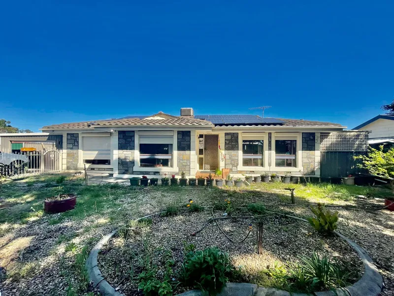 Freshly Renovated 3-Bedroom Gem with Large RUMPUS in Paralowie – Your Ideal Rental Home!