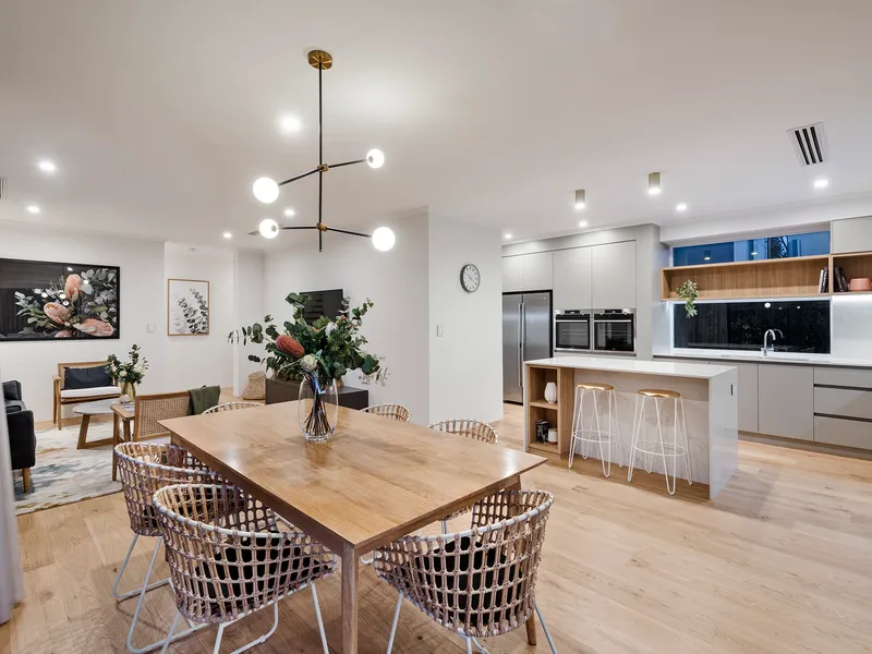 CUSTOM DOUBLE-STOREY WITH RIVER VIEWS!
