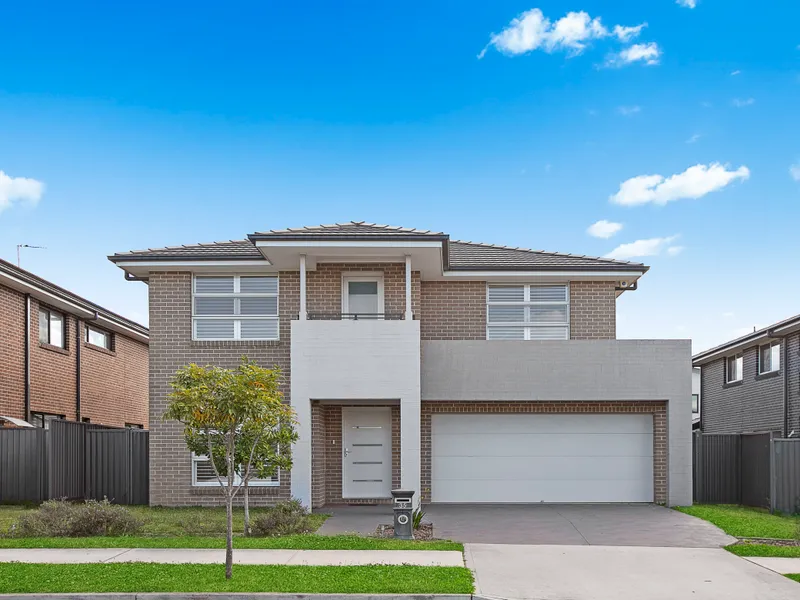 Grand size four bedroom home family home with study