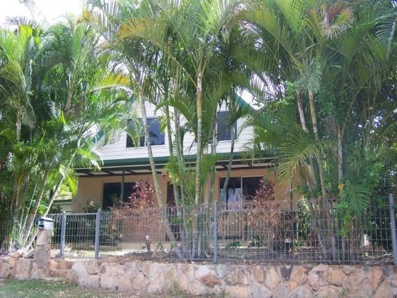 4 BEDROOM + INGROUND POOL! HUGE PRICE REDUCTION!!