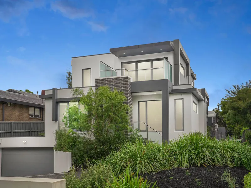 Timeless Contemporary Beachside Living