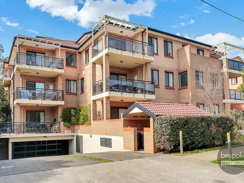 Top Floor Spacious Apartment!