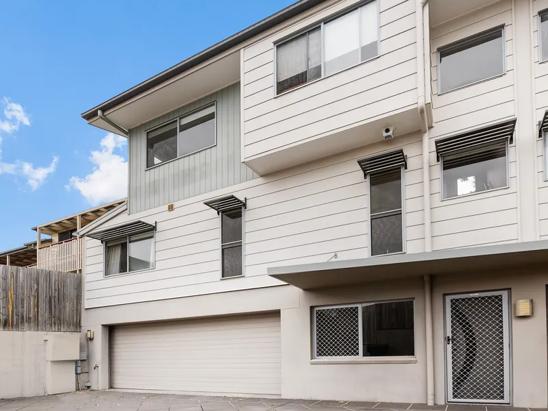 Exceptional four-bedroom townhome, close to the city