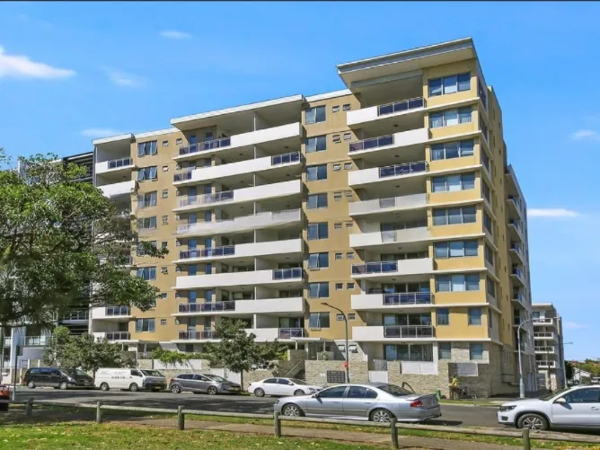 Nearly new Two bedroom apartment in Wolli creek