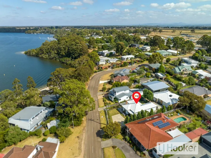 LAKE VIEWS WITH BEACH ACROSS THE ROAD