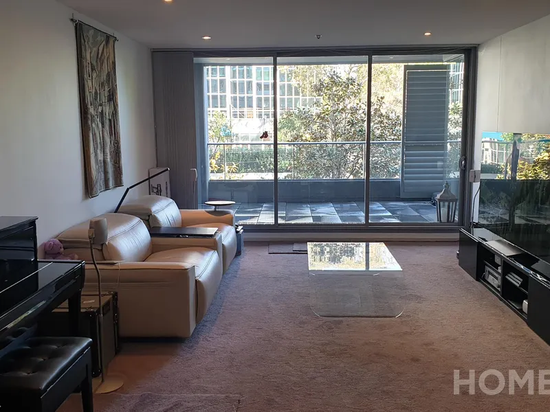 Modern 1 Bedroom + Study Apartment in the Heart of Chatswood